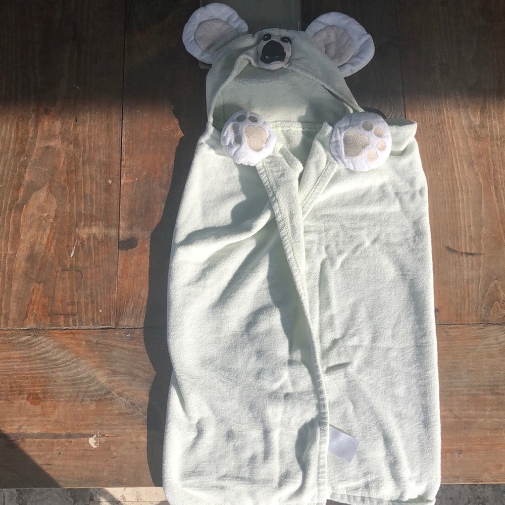 Piccolo Bambino light green koala hooded towel